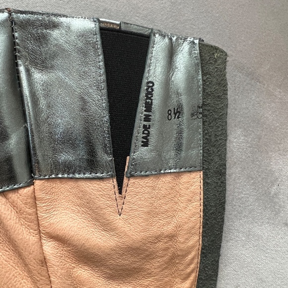 You by Crocs Leather Silver Women's knee boots size 8.5 - Picture 3 of 5